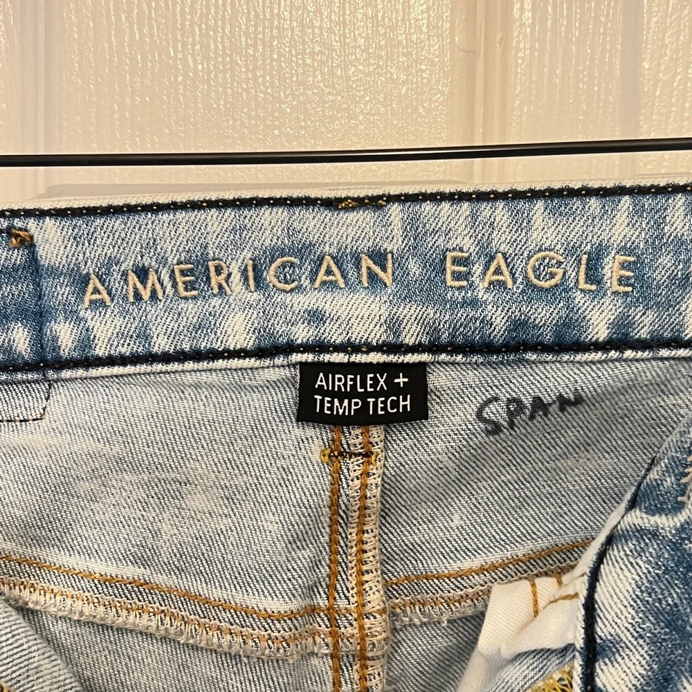 AMERICAN EAGLE Men’s Light Wash Distressed AIRFLEX + TEMP TECH Jeans Size 28x30